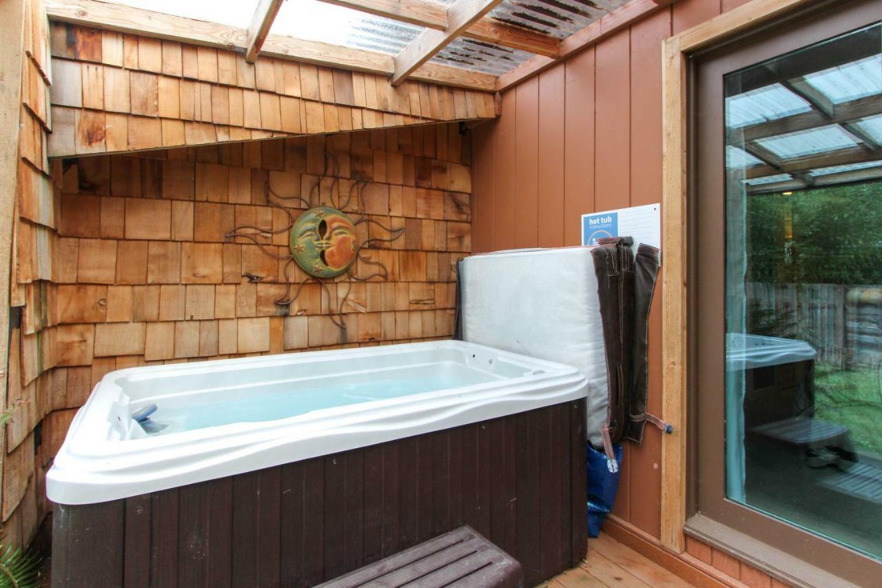 The Getaway Villa Tillicum Beach Exteriör bild